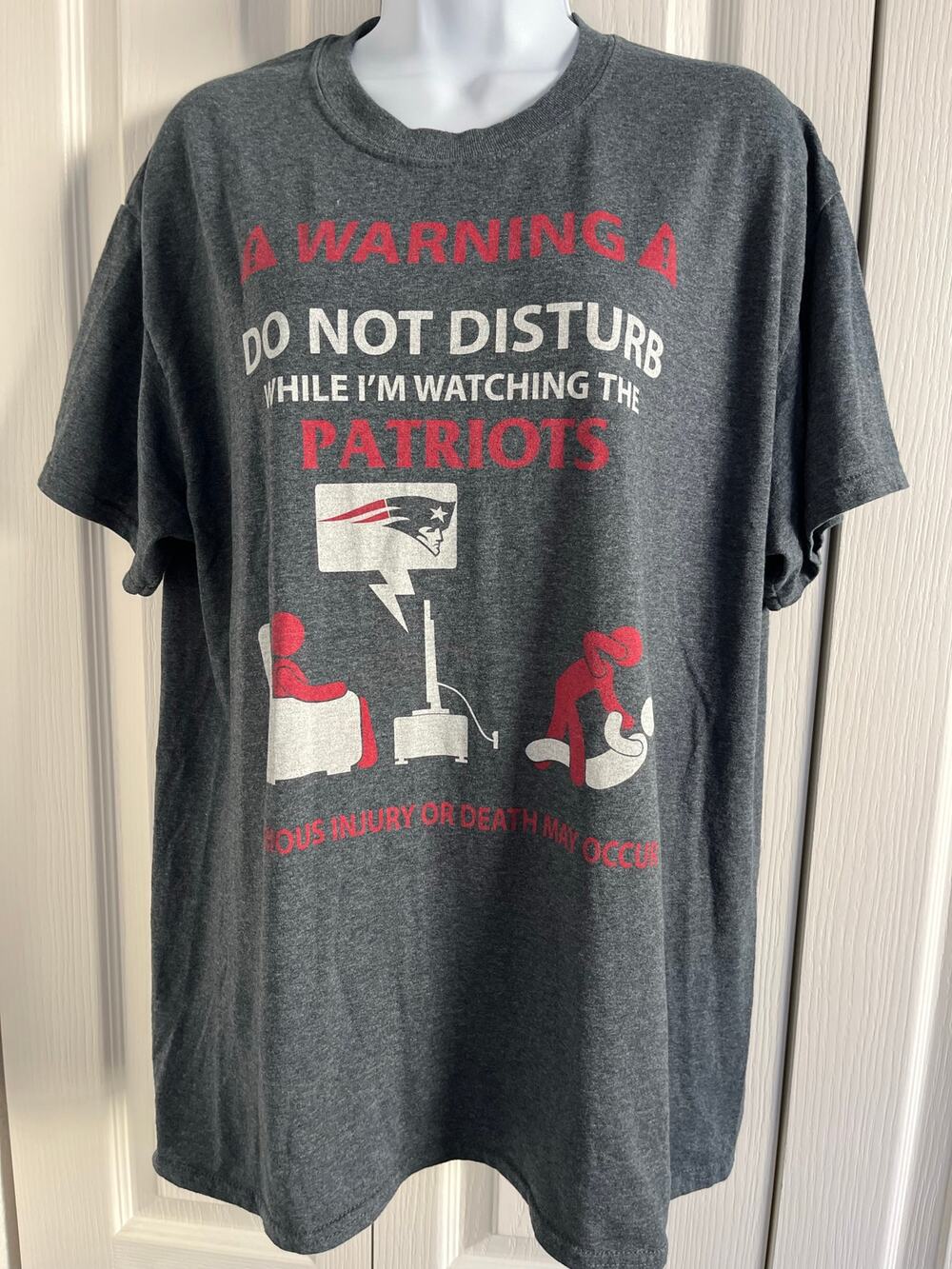 Patriots Do Not Disturb Watching Football T-Shirt Men’s Large Gildan Graphic Tee